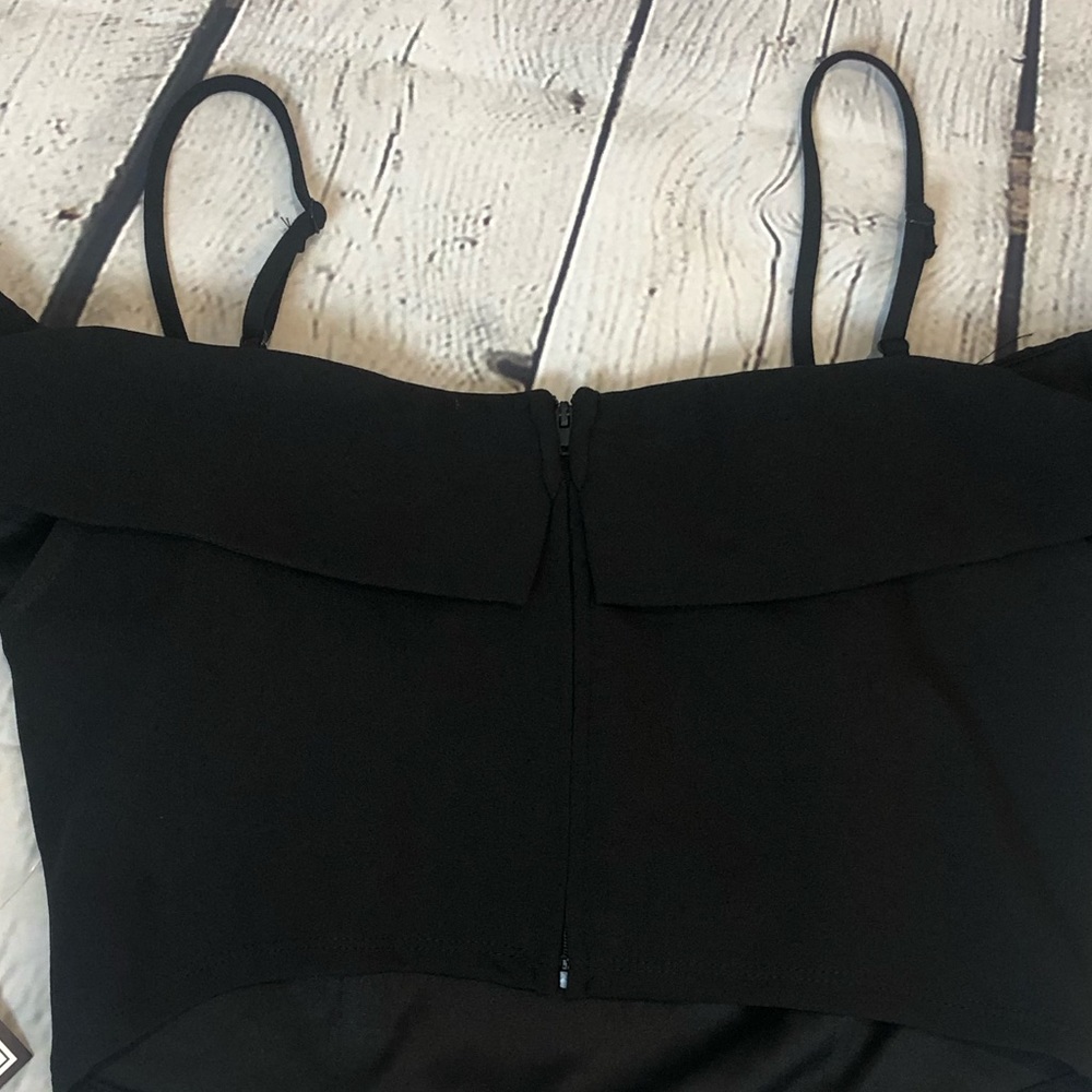 Off the Shoulder Crop Top - Picture 2 of 7